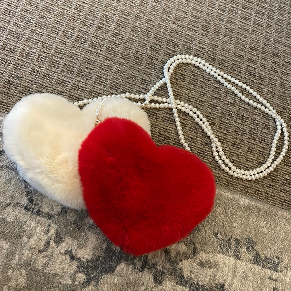 Fluffy heart pearl purse